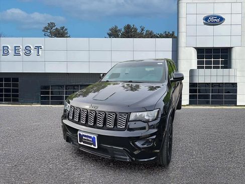 Used 2017 Jeep Grand Cherokee Altitude AWD/4WD image 1