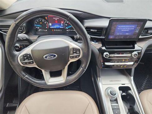 Used 2022 Ford Explorer Limited w/ Equipment Group 301A image 11