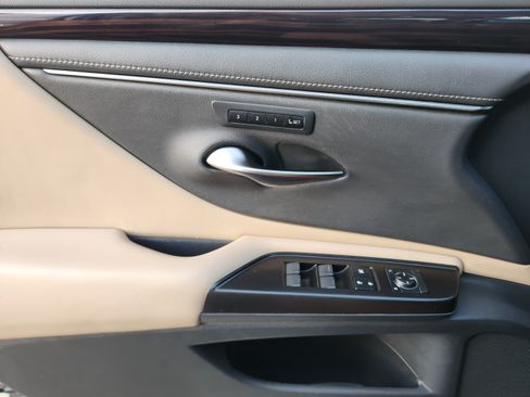 Used 2019 Lexus ES 350 w/ Premium Package FWD image 22