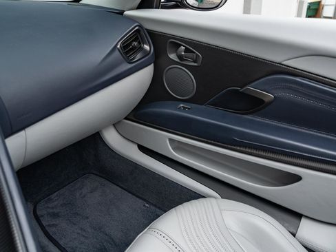 Used 2020 Aston Martin DB11 Volante RWD image 40