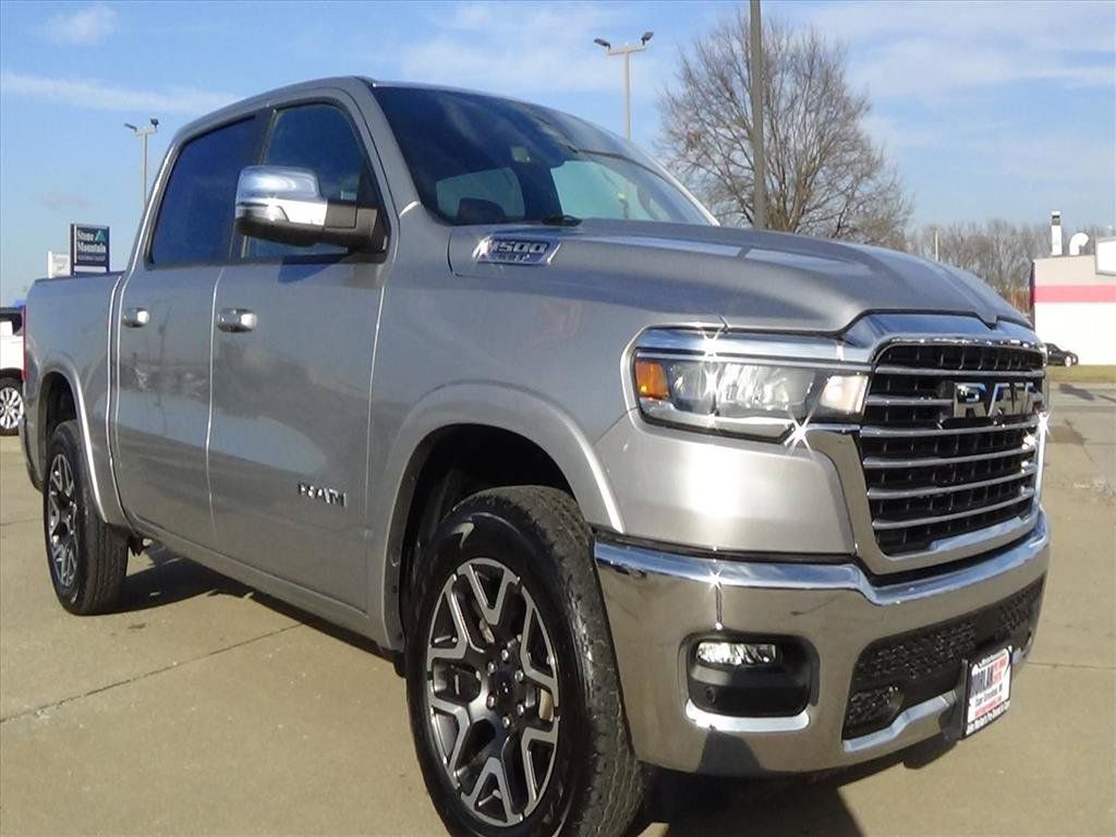 Used 2025 RAM 1500 Laramie AWD/4WD image 5
