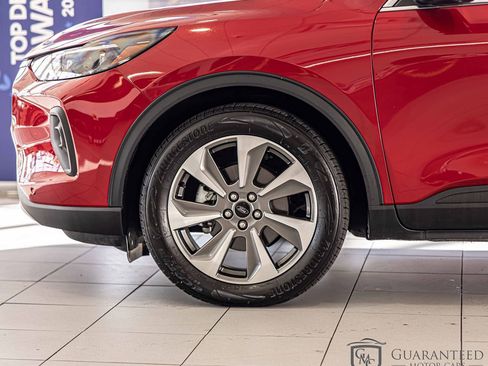 Used 2024 Ford Escape Platinum image 9