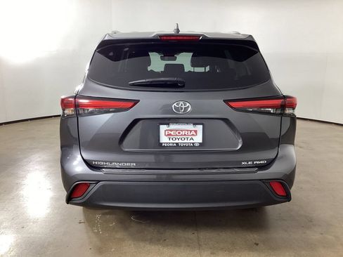 Used 2023 Toyota Highlander XLE AWD/4WD image 6