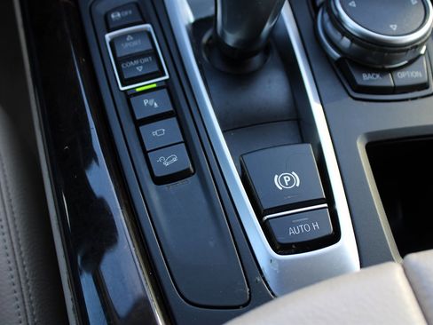 Used 2015 BMW X5 xDrive35d image 29