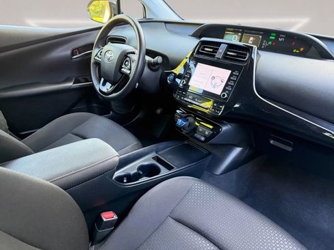 Used 2020 Toyota Prius LE FWD image 18