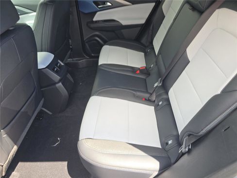Used 2025 Chevrolet Equinox EV LT FWD image 16