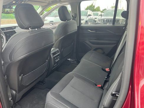 Used 2024 Jeep Grand Cherokee Laredo X AWD/4WD image 8