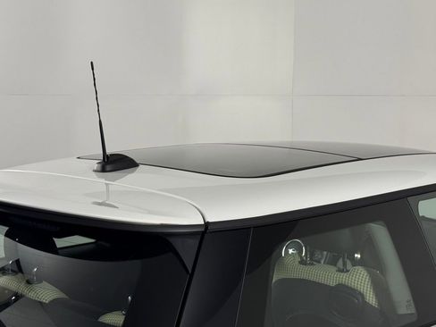 Certified 2024 MINI Cooper SE image 11