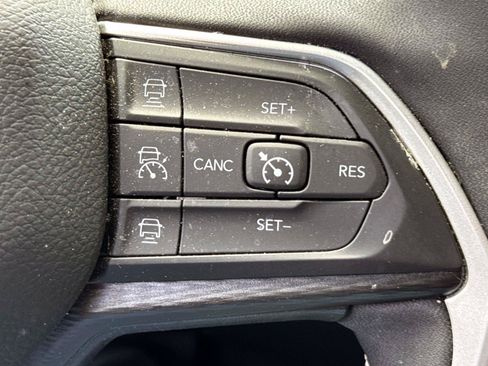 Used 2023 Jeep Grand Cherokee Altitude AWD/4WD image 11