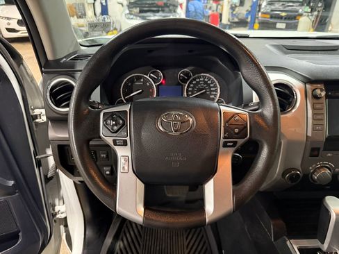 Used 2015 Toyota Tundra SR5 w/ SR5 Upgrade Package image 18