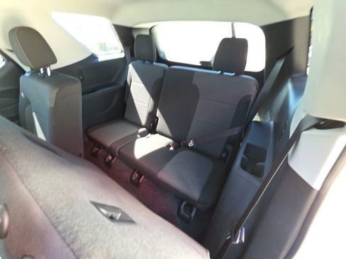 Used 2021 Chevrolet Traverse LS FWD image 27