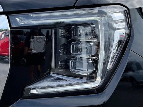 Used 2023 GMC Yukon SLT AWD/4WD image 32