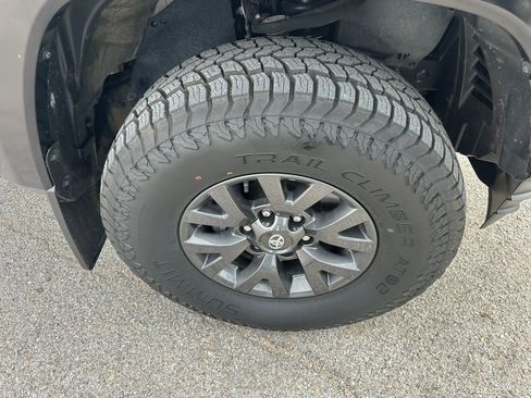 Used 2022 Toyota Tacoma SR5 AWD/4WD image 29