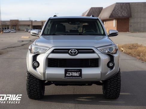 Used 2022 Toyota 4Runner SR5 Premium image 4