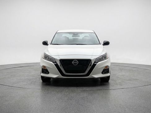 Used 2025 Nissan Altima 2.5 SV image 2