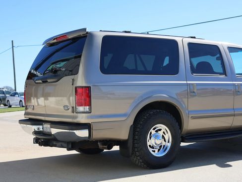 Used 2000 Ford Excursion XLT image 4
