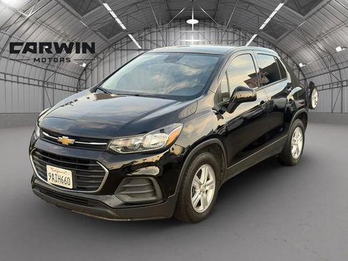 Used 2022 Chevrolet Trax LS w/ Tint and Cruise Package FWD image 1
