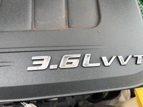 Used 2014 Chrysler Town & Country Touring-L FWD image 34