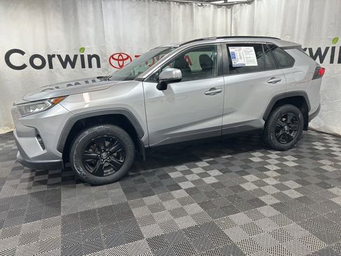 Used 2019 Toyota RAV4 XLE AWD/4WD image 4