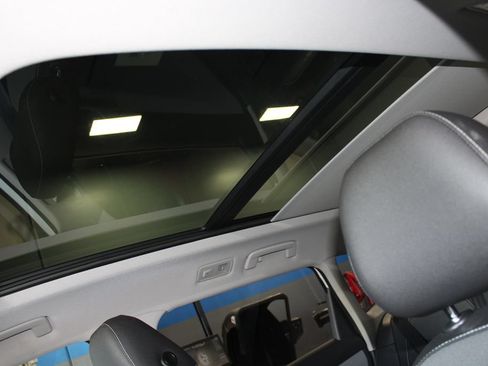 Used 2024 Volkswagen Taos SE w/ Panoramic Sunroof Package AWD/4WD image 24