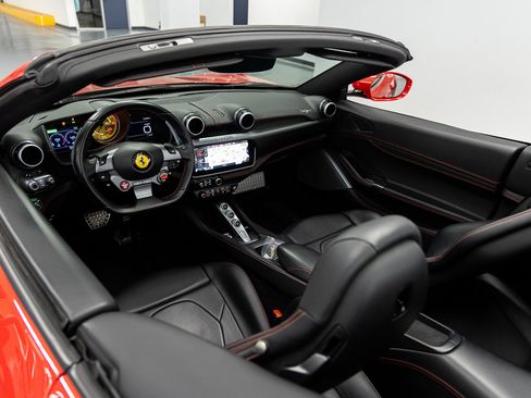 Used 2020 Ferrari Portofino RWD image 31