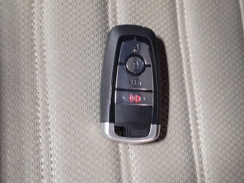 Used 2020 Ford Fusion SE image 32