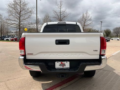 Used 2016 Toyota Tacoma SR5 w/ Towing Package image 7