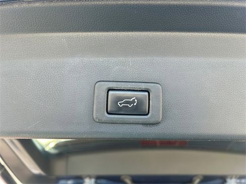 Used 2019 Subaru Ascent Limited w/ Popular Package #3 image 19