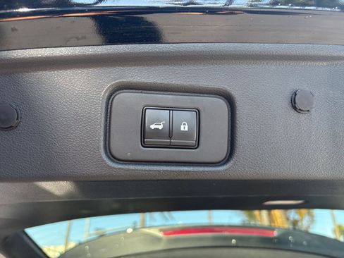 Used 2025 Nissan Pathfinder SV FWD image 23