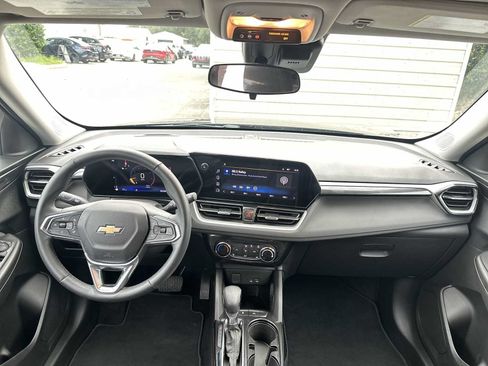 Certified 2025 Chevrolet TrailBlazer LT w/ LT Cold Weather Package FWD image 14