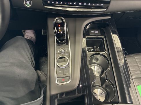 Used 2024 Cadillac Escalade V w/ LPO, ONYX Package image 21