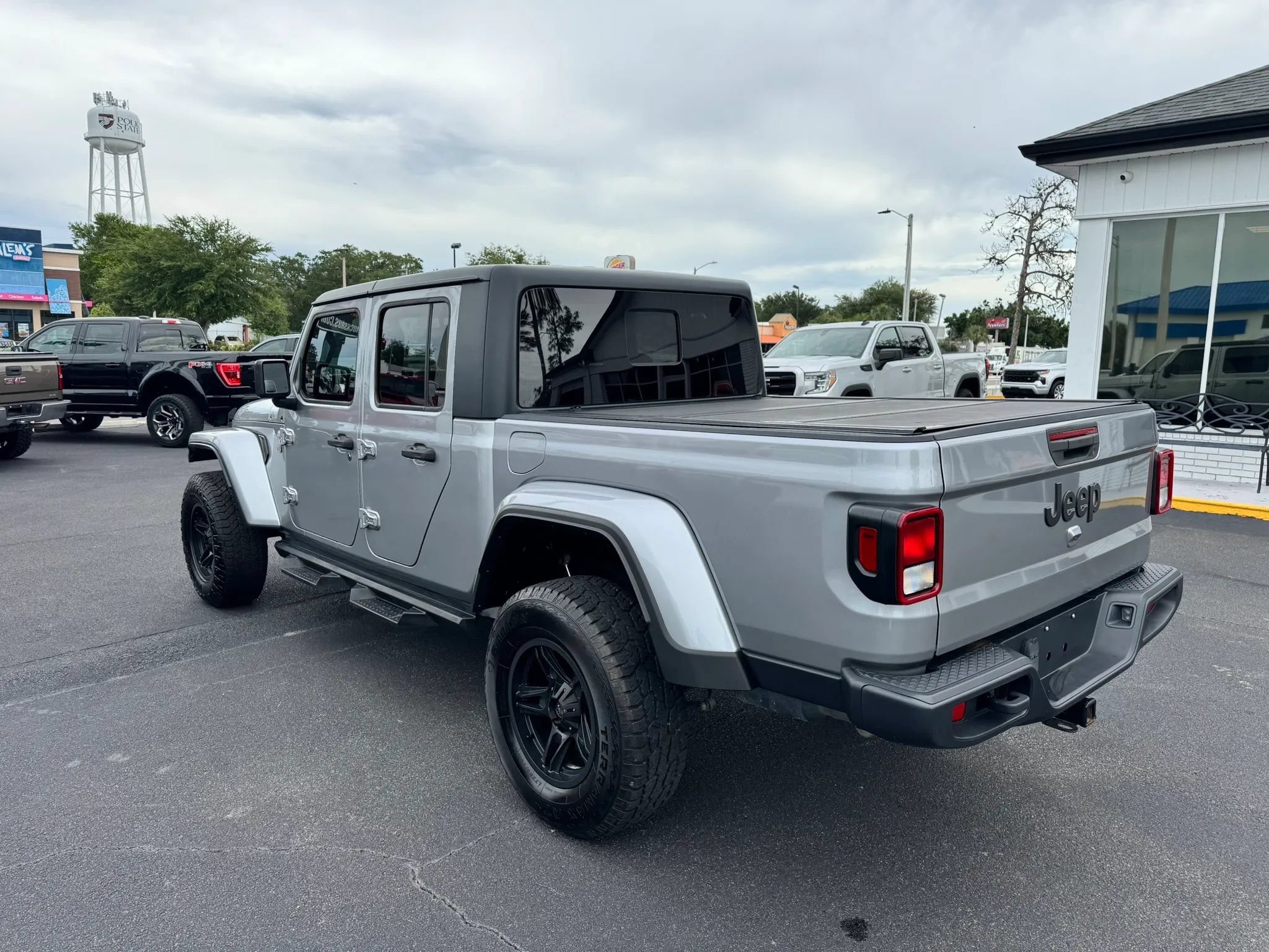 Used 2021 Jeep Gladiator Sport AWD/4WD image 7