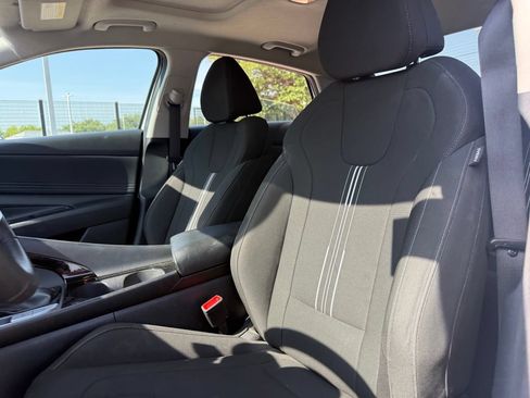Used 2025 Hyundai Elantra SEL FWD image 10