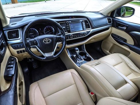 Used 2015 Toyota Highlander XLE AWD/4WD image 24
