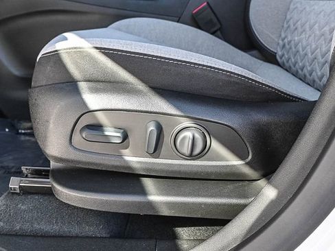 Used 2022 Chevrolet Equinox LT w/ Driver Convenience Package FWD image 24