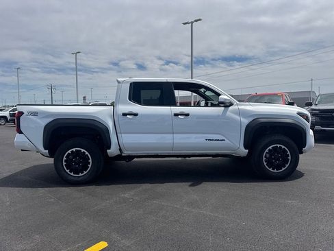Used 2024 Toyota Tacoma TRD Off-Road AWD/4WD image 7