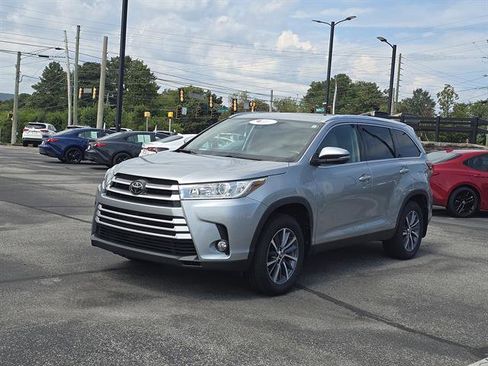 Used 2019 Toyota Highlander XLE image 2