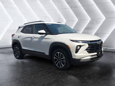 Used 2025 Chevrolet TrailBlazer LT AWD/4WD image 7