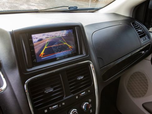 Used 2019 Dodge Grand Caravan SE image 15