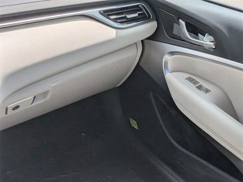 New 2025 Genesis G70 2.5T image 17