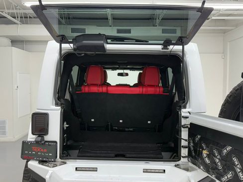 Used 2018 Jeep Wrangler Unlimited Sport S image 37