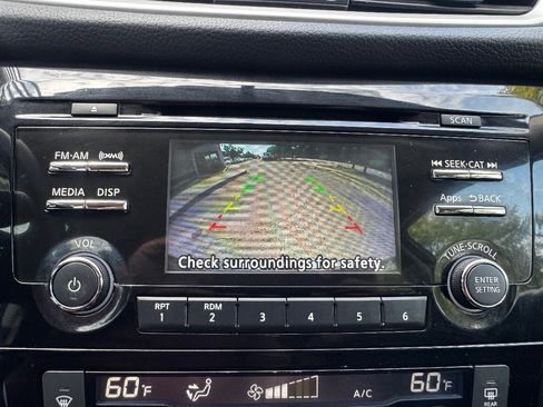 Used 2016 Nissan Rogue SV image 25