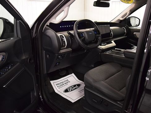 Used 2025 Ford Expedition Max Active AWD/4WD image 15