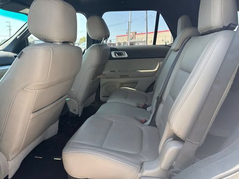 Used 2015 Ford Explorer XLT w/ Equipment Group 202A FWD image 9