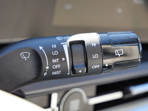 Certified 2025 Hyundai Santa Fe SEL image 33