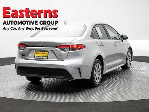 Used 2025 Toyota Corolla LE FWD image 5