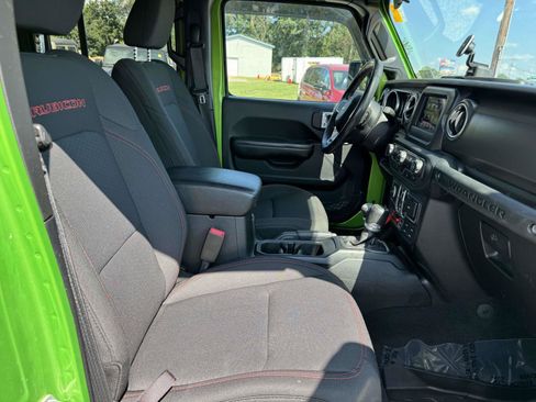 Used 2019 Jeep Wrangler Unlimited Rubicon w/ Cold Weather Group AWD/4WD image 17