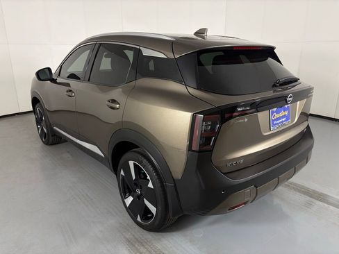 Used 2025 Nissan Kicks SR FWD image 6