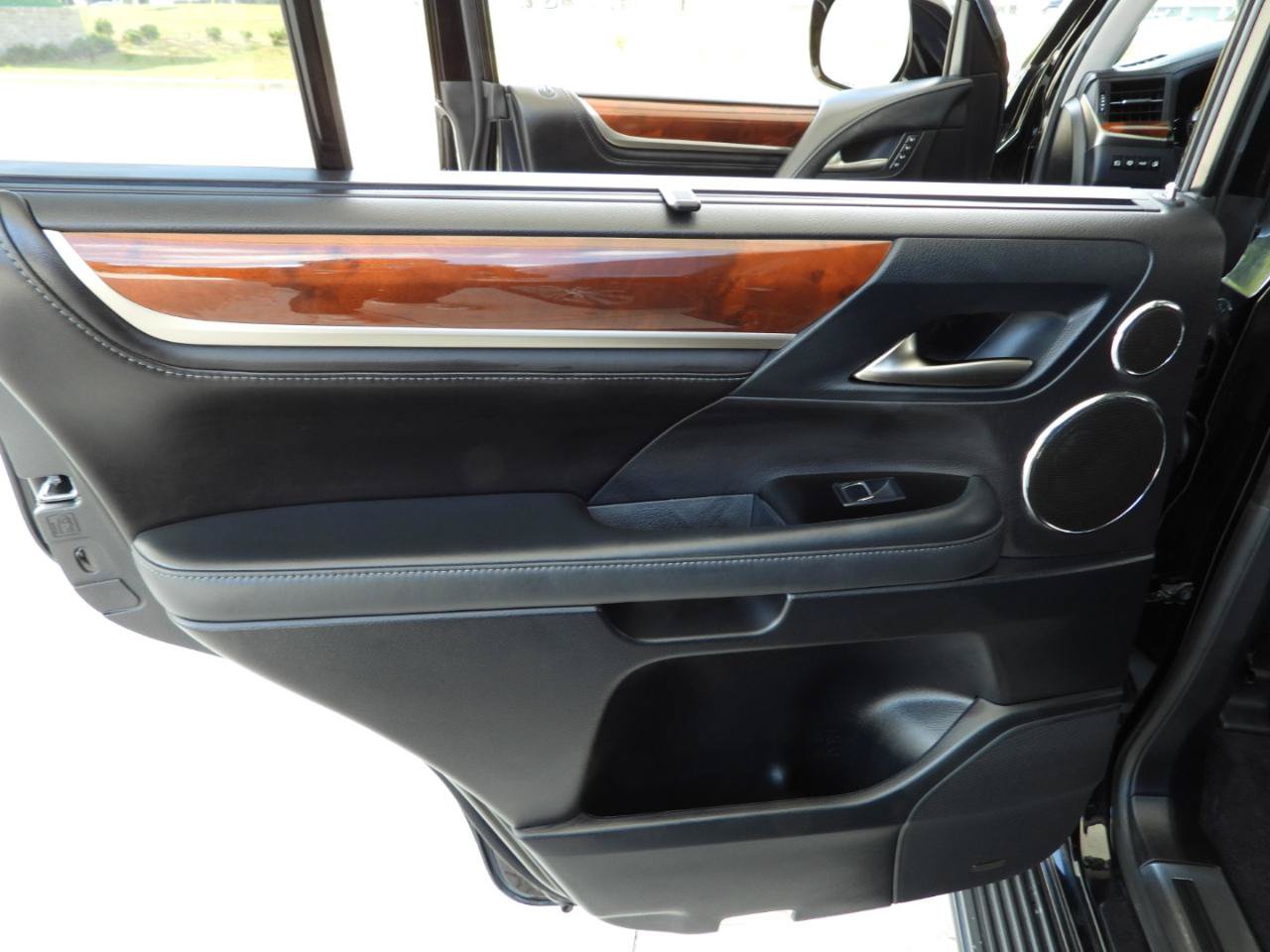 Used 2016 Lexus LX 570 4WD image 68