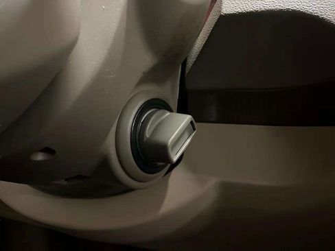 Used 2010 Nissan Sentra 2.0 SL w/ Leather Pkg FWD image 48